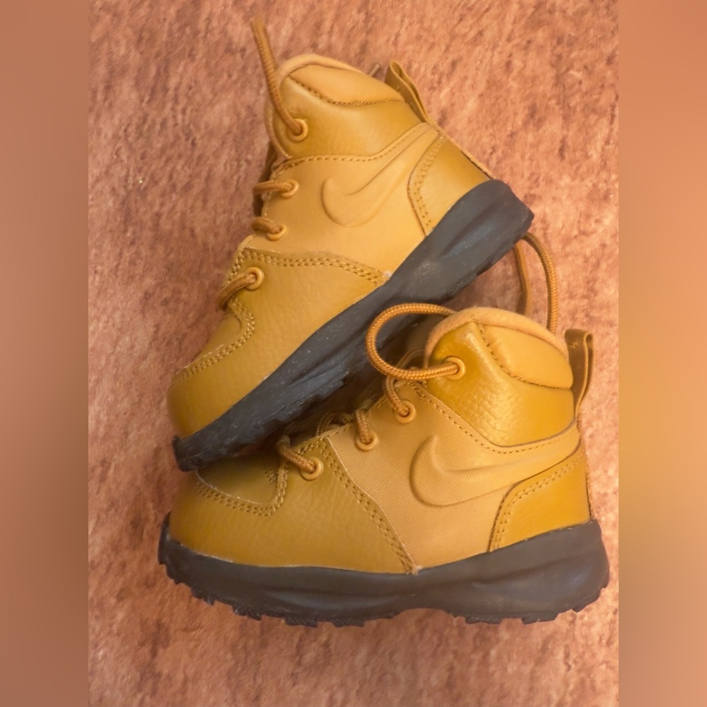 Nike Manoa Toddler Boots - 7C! Like New!